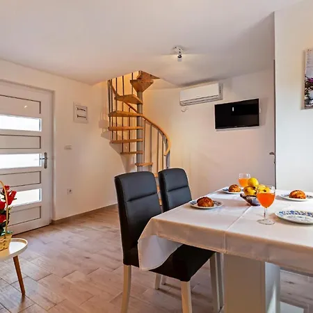 Awesome In W/ 1 Bedrooms Дом отдыха Медулин
